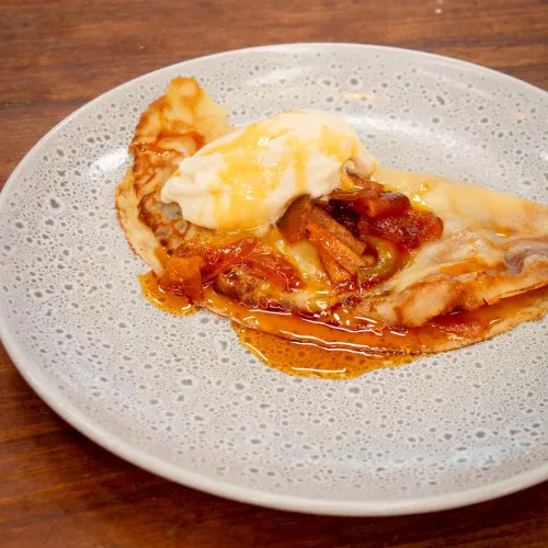 PANQUEQUES CON MANZANA CARAMELIZADA