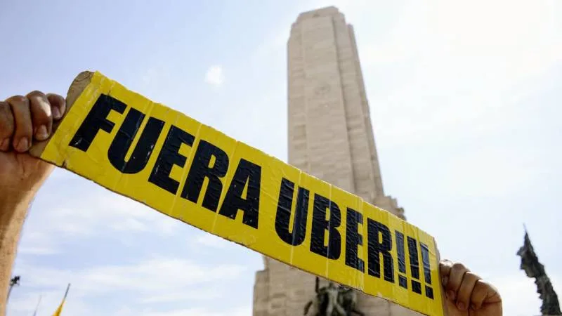 fuera-uber-monumento
