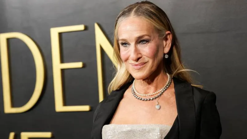 sarah-jessica-parker-fue-premiada-en-hollywood-con-un-impactante-vestido-brillante-foto-reutersmario-anzuoni-LNJPSPQF5ZHSBAWLP563FO3VO4