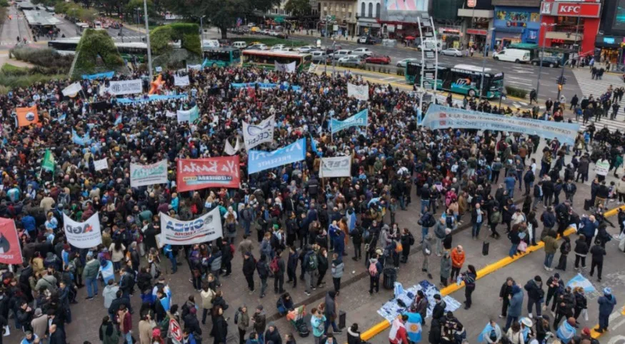 marcha-por-la-ciencia-al-obelisco